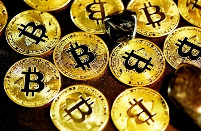 比特币 (BTC) 暂时恢复至115，000美元